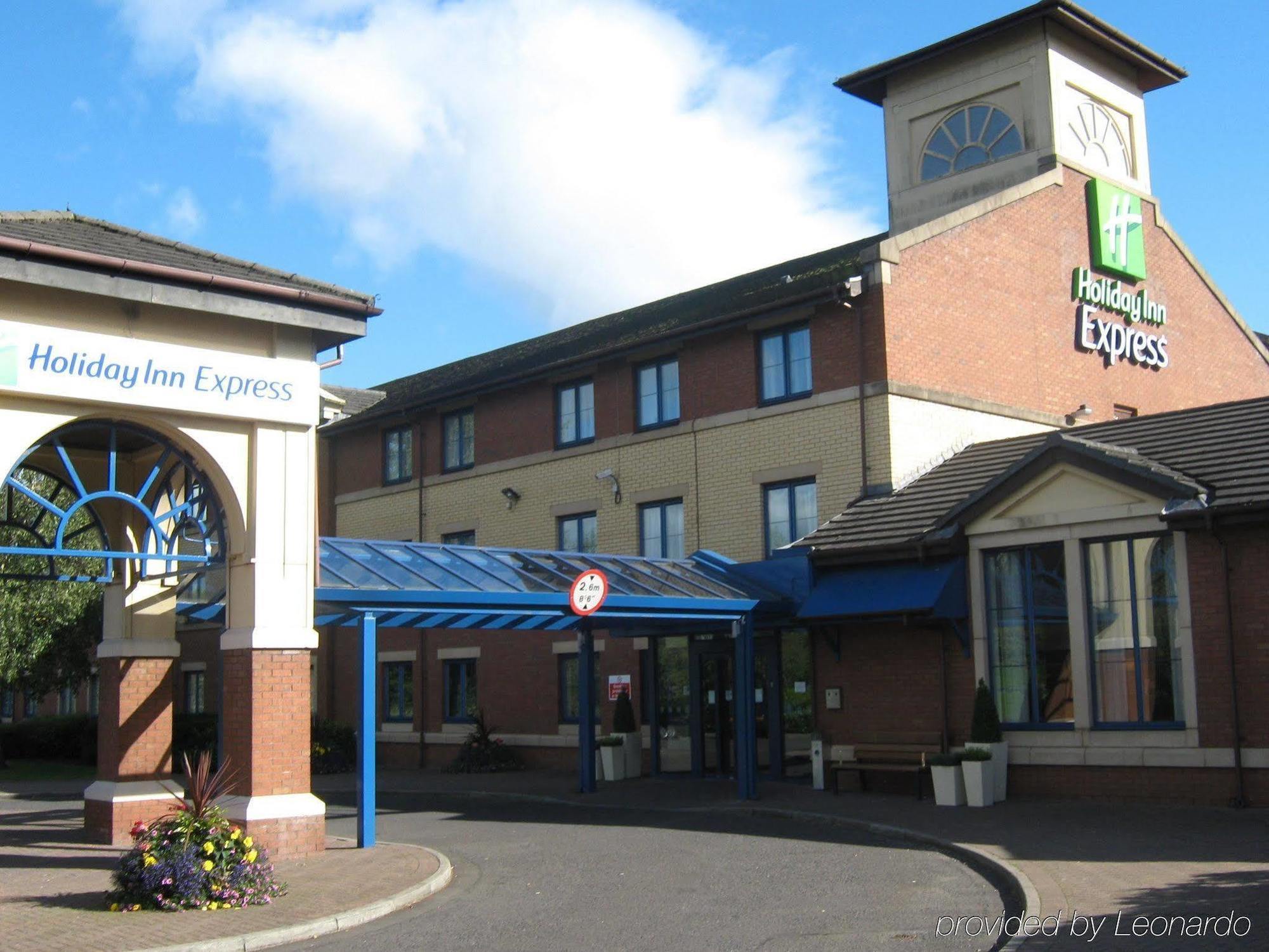 Holiday Inn Express Strathclyde Park M74, Jct 5, An Ihg Hotel Motherwell Exterior foto